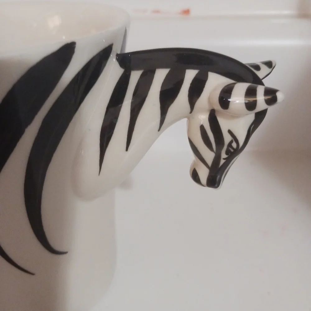Pier 1  Mugs 3D Oversized Figural Pair Lot Zebra Giraffe Safari Animal